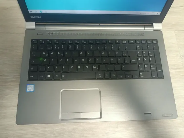 Ноутбук Б-клас Toshiba Tecra A50-C / 15.6" (1366x768) TN / Intel Core i5-6200U (2 (4) ядра по 2.3 - 2.8 GHz) / 8 GB DDR3 / 240 GB SSD / Intel HD Graphics 520 / WebCam б/в - зображення 3