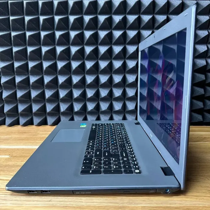 Ноутбук Acer Aspire E5-772 / 17.3" (1600x900) TN / Intel Core i3-5005U (2 (4) ядра по 2.0 GHz) / 8 GB DDR3 / 256 GB SSD / nVidia GeForce 920M, 4 GB GDDR3, 64-bit / WebCam / DVD-ROM б/в - зображення 4