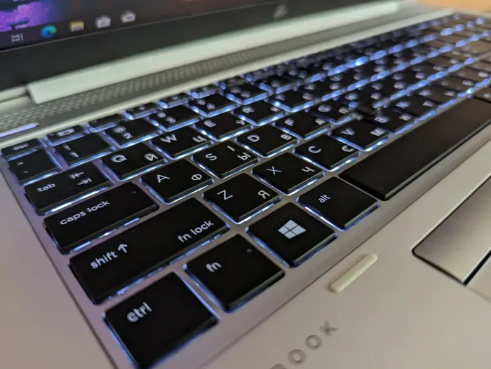 Ультрабук HP EliteBook 850 G5 / 15.6" (1920x1080) IPS / Intel Core i7-8650U (4 (8) ядра по 1.9 - 4.2 GHz) / 16 GB DDR4 / 512 GB SSD / Intel UHD Graphics 620 / WebCam / TouchID / Windows 10 б/в - зображення 6