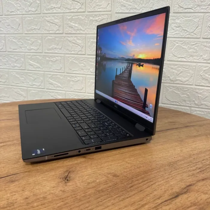 Ігровий ноутбук Б-клас Dell Precision 7670 / 16" (1920x1200) IPS / Intel Core i7-12850HX (16 (24) ядер по 3.4 - 4.8 GHz) / 16 GB DDR5 / 512 GB SSD / nVidia RTX A1000, 4 GB GDDR6, 128-bit / WebCam б/в - зображення 5