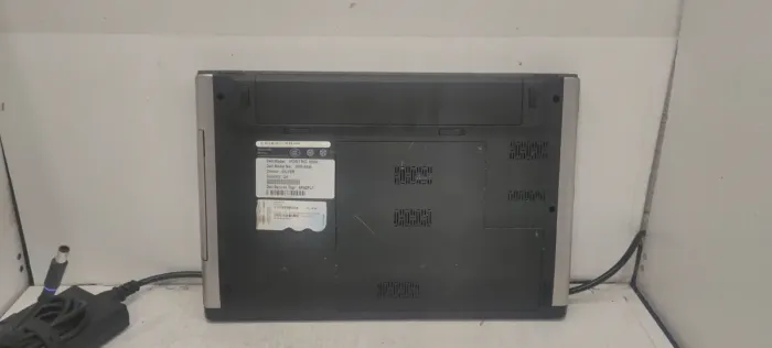 Ноутбук Dell Vostro 3500 / 15.6" (1366x768) TN / Intel Core i5-520M (2 (4) ядра по 2.4 - 2.93 GHz) / 8 GB DDR3 / 500 GB HDD / nVidia GeForce 310M, 512 MB DDR3, 64-bit / WebCam / АКБ не тримає б/в - зображення 7