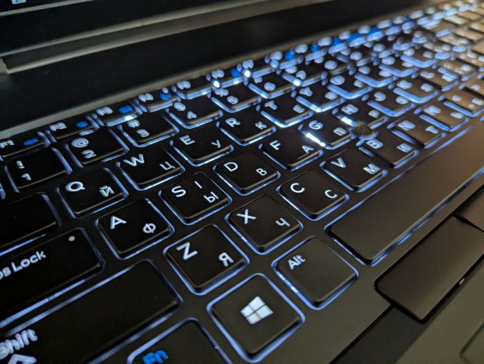 Ноутбук Dell Precision 7730 / 17.3" (1920x1080) IPS / Intel Xeon E-2186M (6 (12) ядер по 2.9 - 4.8 GHz) / 32 GB DDR4 / 512 GB SSD / Intel UHD Graphics P630 / HDMI / Windows 10 б/в - зображення 6