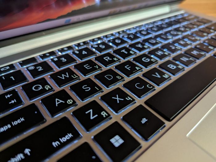 Ультрабук HP EliteBook 840 G10 / 14" (1920x1080) IPS / Intel Core i5-1345U (10 (12) ядер по 3.5 - 4.7 GHz) / 16 GB DDR5 / 512 GB SSD / Intel Iris Xe Graphics / WebCam / TouchID / Windows 11 б/в - зображення 6