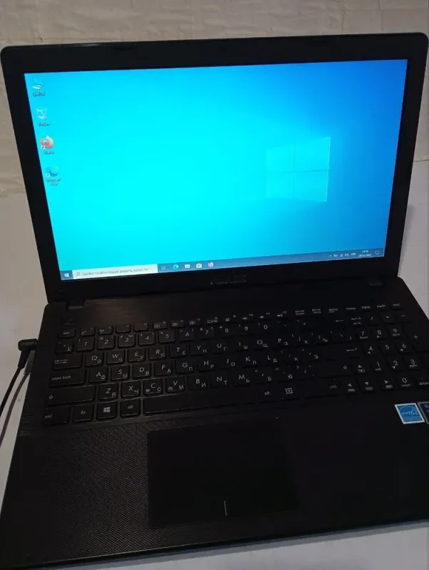 Ноутбук Б-клас Asus X551M / 15.6" (1366x768) TN / Intel Pentium N3530 (4 ядра по 2.16 - 2.58 GHz) / 8 GB DDR3 / 500 GB HDD / Intel HD Graphics / WebCam / АКБ не тримає б/в - зображення 2