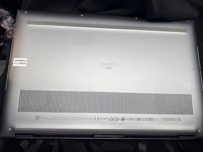 Мобільна робоча станція Dell Precision 5550 / 15,6" (1920x1200) IPS / Intel Core i9-10885H (8 (16) ядра по 2,4 - 5,3 ГГц) / 16 ГБ DDR4 / 512 ГБ SSD / nVidia Quadro T2000 Max-Q, 4 ГБ GDDR5, 128-біт / WebCam б/в - изображение 7