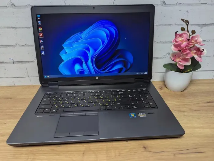 Робоча станція Б-клас HP ZBook 17 G2 / 17.3" (1920x1080) TN / Intel Core i7-4940MX (4 (8) ядра по 3.1 - 4.0 GHz) / 32 GB DDR3 / 256 GB SSD + 500 GB HDD / nVidia Quadro K4100M, 4 GB GDDR5, 256-bit / WebCam б/в - зображення 2