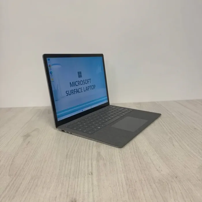Ультрабук Б-клас Microsoft Surface Laptop 4 / 13.5" (2256x1504) IPS / AMD Ryzen 5 4680U (6 (12) ядер по 2.2 - 4.0 GHz) / 16 GB DDR4 / 256 GB SSD / AMD Radeon RX Vega 7 Graphics / WebCam б/в - зображення 3