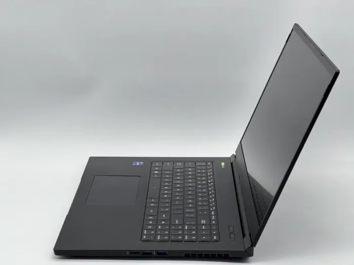 Ігровий ноутбук Maingear Vector Pro 2 17 / 17.3" (2560x1440) IPS / Intel Core i9-12900H (14 (20) ядер по 3.8 - 5.0 GHz) / 16 GB DDR5 / 960 GB SSD / nVidia GeForce RTX 3080 Ti, 16 GB GDDR6, 256-bit / WebCam б/в - зображення 4