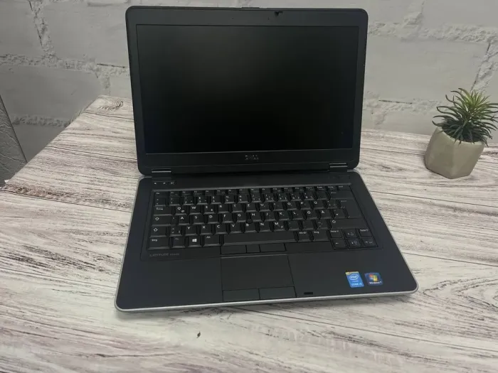 Ноутбук Dell Latitude E6440 / 14" (1366x768) TN / Intel Core i5-4210M (2 (4) ядра по 2.6 - 3.2 GHz) / 8 GB DDR3 / 256 GB SSD / Intel HD Graphics 4600 / WebCam б/в - зображення 2