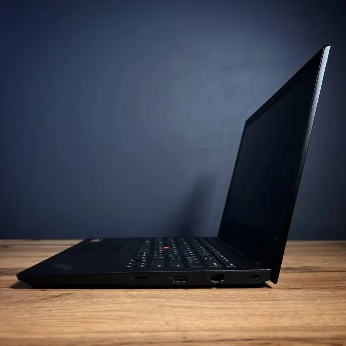 Ноутбук Lenovo ThinkPad E495 / 14" (1920x1080) IPS / AMD Ryzen 5 3500U (4 (8) ядра по 2.1 - 3.7 GHz) / 16 GB DDR4 / 256 GB SSD / AMD Radeon Vega 8 Graphics / WebCam б/в - зображення 8