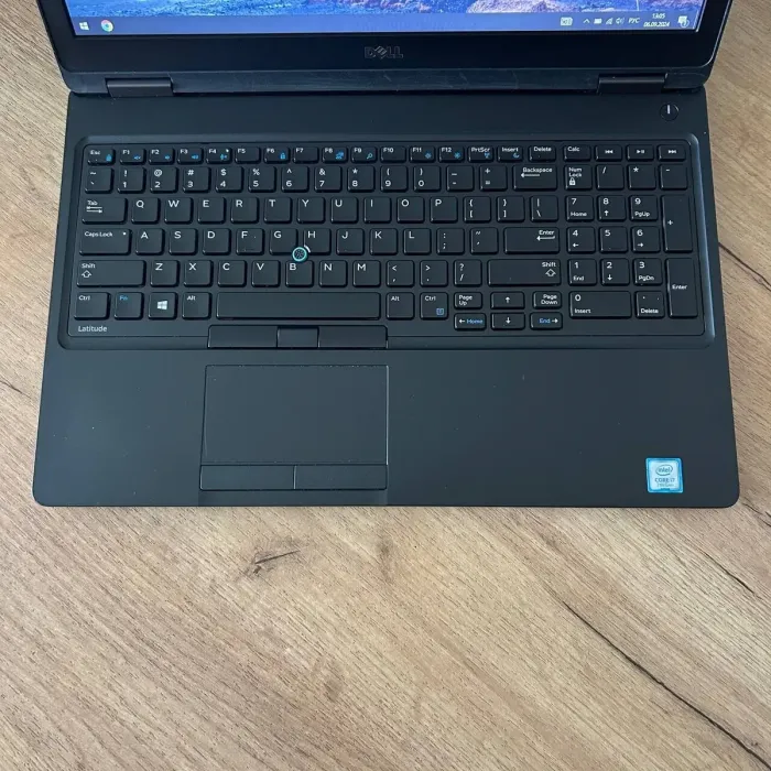 Ігровий ноутбук Б-клас Dell Latitude 5580 / 15.6" (1920x1080) TN / Intel Core i7-7600U (2 (4) ядра по 2.8 - 3.9 GHz) / 16 GB DDR4 / 240 GB SSD / nVidia GeForce 930MX, 2 GB DDR3, 64-bit б/в - зображення 7