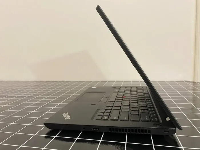 Ультрабук Б-клас Lenovo ThinkPad L480 / 14" (1920x1080) IPS / Intel Core i5-8250U (4 (8) ядра по 1.6 - 3.4 GHz) / 16 GB DDR4 / 256 GB SSD / Intel UHD Graphics 620 / WebCam / HDMI б/в - зображення 6