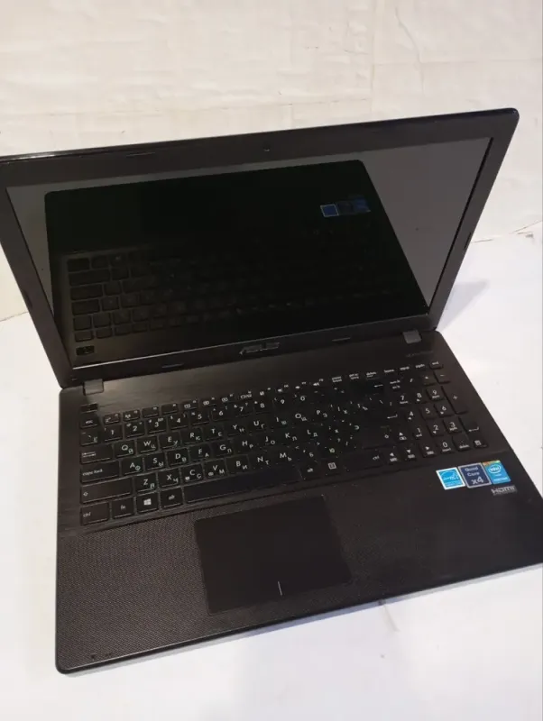 Ноутбук Б-клас Asus X551M / 15.6" (1366x768) TN / Intel Pentium N3530 (4 ядра по 2.16 - 2.58 GHz) / 8 GB DDR3 / 500 GB HDD / Intel HD Graphics / WebCam / АКБ не тримає б/в - зображення 3