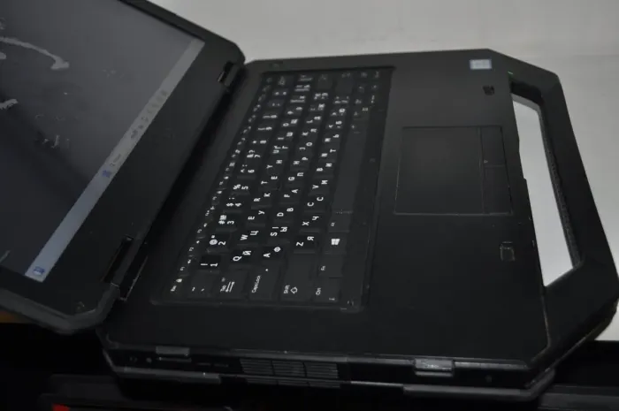 Захищений ноутбук Б-клас Dell Latitude 5414 Rugged / 14" (1366x768) TN / Intel Core i5-6300U (2 (4) ядра по 2.4 - 3.0 GHz) / 8 GB DDR4 / 240 GB SSD / Intel HD Graphics 520 / Windows 11 Pro б/в - зображення 8