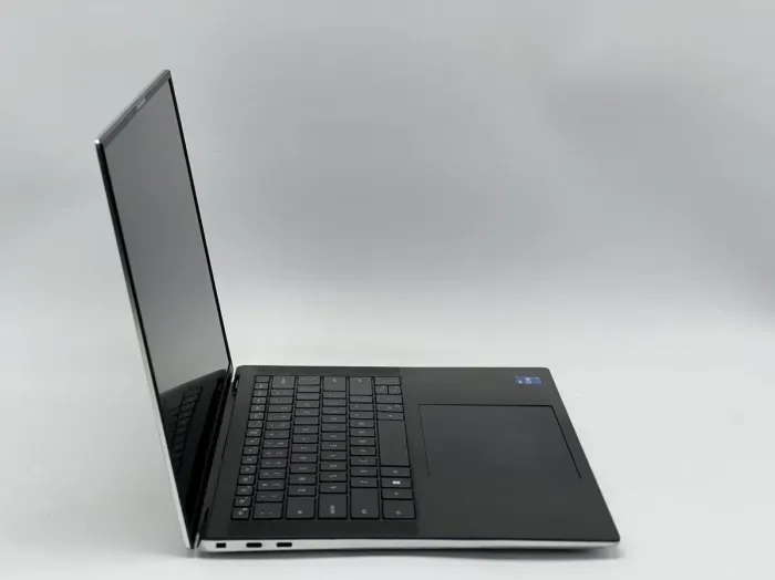 Ігровий ноутбук Б-класу Dell XPS 15 9510 / 15,6" (3456x2160) OLED / Intel Core i7-11800H (8 (16) ядер по 4,6 ГГц) / 16 ГБ DDR4 / 480 ГБ SSD / nVidia GeForce RTX 3050, 4 ГБ GDDR6, 128-біт / Веб-камера б/в - зображення 3