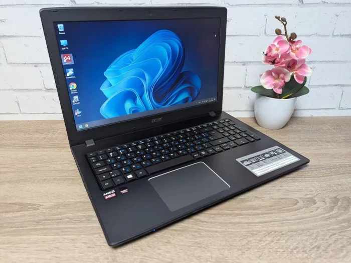 Ноутбук Б-клас Acer Aspire E 15 / 15.6" (1366x768) TN / AMD A10-9600P (4 ядра по 2.4 - 3.3 GHz) / 16 GB DDR3 / 256 GB SSD / AMD Radeon R7 M340, 1 GB GDDR3, 64-bit / WebCam б/в - зображення 4