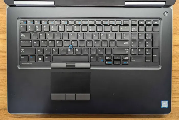 Мобільна робоча станція Dell Precision 7720 / 17.3" (1920x1080) IPS / Intel Core i7-6820HQ (4 (8) ядра по 2.7 - 3.6 GHz) / 32 GB DDR4 / 512 GB SSD + 1000 GB HDD / nVidia Quadro P3000, 6 GB GDDR5, 192-bit / WebCam / Windows 10 б/в - зображення 3