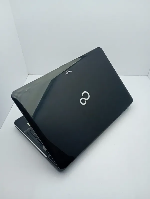 Ноутбук Б-клас Fujitsu Lifebook A531 / 15.6" (1366x768) TN / Intel Core i5-2410M (2 (4) ядра по 2.3 - 2.9 GHz) / 6 GB DDR3 / 320 GB HDD / Intel HD Graphics 3000 / WebCam б/в - зображення 8