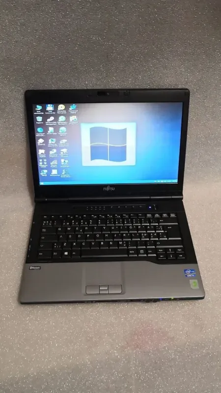 Ноутбук Fujitsu Lifebook S752 / 14" TN / Core i3-2328M (2(4) ядра по 2.2GHz) / 4GB DDR3 / 320GB HDD / HD Graphics 3000 / WebCam / DVD-ROM б/в - зображення 2