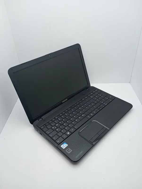 Ноутбук Toshiba C850 / 15.6" (1366x768) TN / Intel Pentium 2020M (2 ядра по 2.4 GHz) / 8 GB DDR3 / 640 GB HDD / Intel HD Graphics / WebCam б/в - зображення 3