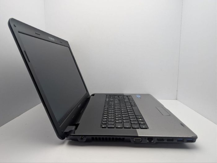 Ноутбук Medion Akoya E7218 / 17.3" (1600x900) TN / Intel Core i3-2310M (2 (4) ядра по 2.1 GHz) / 6 GB DDR3 / 640 GB HDD / Intel HD Graphics / WebCam / DVD-ROM б/в - зображення 4