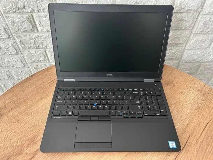 Ноутбук Б-клас Dell Latitude E5570 / 15.6" (1366x768) TN / Intel Core i7-6600U (2 (4) ядра по 2.6 - 3.4 GHz) / 8 GB DDR4 / 180 GB SSD M.2 / AMD Radeon R7 M360, 2 GB GDDR5, 64-bit / HDMI б/в - зображення 3