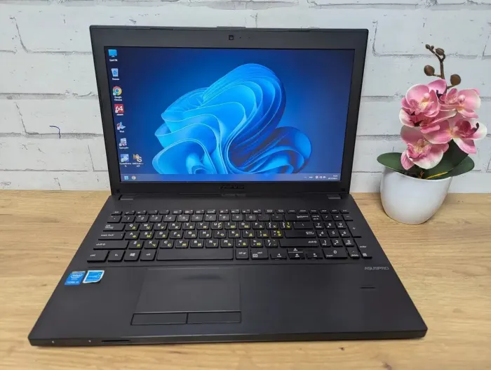 Ноутбук Б-клас Asus Pro PU551L / 15.6" (1366x768) TN / Intel Core i5-4210U (2 (4) ядра по 1.7 - 2.7 GHz) / 8 GB DDR3 / 360 GB SSD / nVidia GeForce 820M, 1 GB GDDR3, 64-bit / WebCam / DVD-ROM б/в - зображення 2