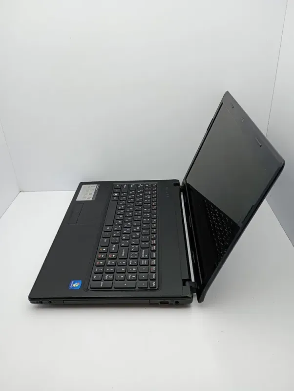 Ноутбук Lenovo IdeaPad G570 / 15.6" (1366x768) TN / Intel Core i3-2330M (2 (4) ядра по 2.2 GHz) / 6 GB DDR3 / 500 GB HDD / Intel HD Graphics / WebCam б/в - зображення 6