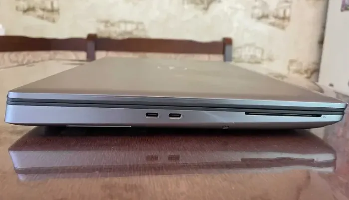 Робоча станція Dell Precision 7550 / 15.6" (1920x1080) IPS / Intel Xeon W-10885M (8 (16) ядер по 2.4 - 5.3 GHz) / 32 GB DDR4 / 256 GB SSD / nVidia Quadro T2000, 4 GB GDDR5, 128-bit / WebCam б/в - зображення 6