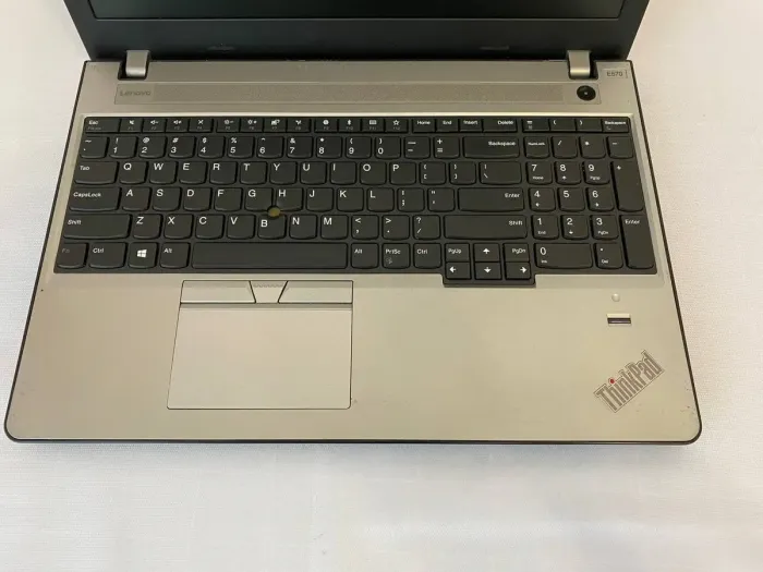 Ноутбук Б-клас Lenovo ThinkPad E570 / 15.6" (1366x768) TN / Intel Core i3-6006U (2 (4) ядра по 2.0 GHz) / 8 GB DDR4 / 128 GB SSD / Intel HD Graphics 520 / WebCam б/в - зображення 6