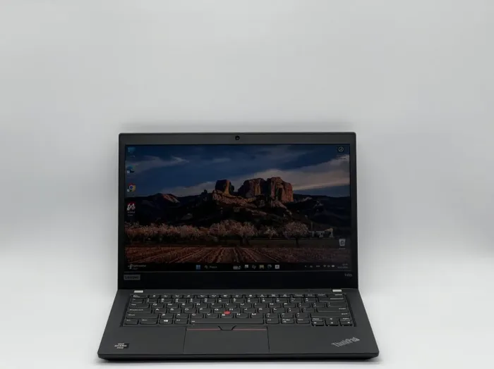Ноутбук Lenovo ThinkPad T495 / 14" (1920x1080) IPS Touch / AMD Ryzen 5 Pro 3500U (4 (8) ядра по 2.1 - 3.7 GHz) / 12 GB DDR4 / 240 GB SSD / AMD Radeon RX Vega 8 Graphics / WebCam б/в - зображення 2
