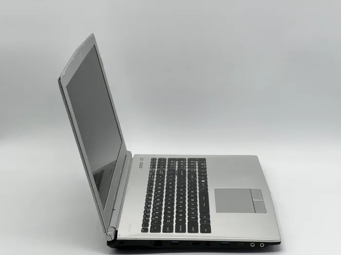 Ігровий ноутбук MSI PL60 7RD-013US / 15.6" (1920x1080) IPS / Intel Core i7-7500U (2 (4) ядра по 2.7 - 3.5 GHz) / 16 GB DDR4 / 120 GB SSD + 1000 GB HDD / nVidia GeForce GTX 1050, 2 GB GDDR5, 128-bit / WebCam  б/в - зображення 3