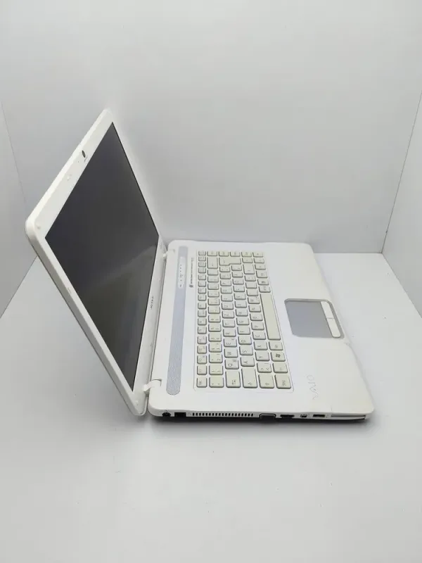 Ноутбук Sony Vaio NS21 / 15.6" (1366x768) TN / Intel Core 2 Duo T6400 (2 ядра по 2.0 GHz) / 4 GB DDR2 / 250 GB HDD / Intel HD Graphics / WebCam б/в - зображення 6