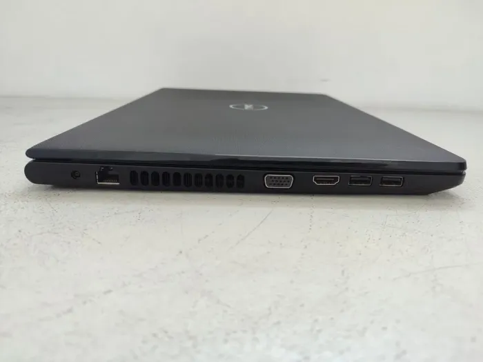 Ноутбук Dell Vostro 3568 / 15.6" (1366x768) TN / Intel Core i5-7200U (2 (4) ядра по 2.5 - 3.1 GHz) / 8 GB DDR3 / 240 GB SSD / Intel HD Graphics 620 / WebCam / DVD-ROM б/в - зображення 3