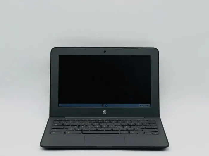 Нетбук HP ChromeBook 11A G6 EE / 11.6" (1366x768) TN / AMD A4-9120C (2 ядра по 1.6 - 2.4 GHz) / 4 GB DDR4 / 16 GB eMMC / AMD Radeon R4 Graphics / WebCam / ChromeOS б/в - зображення 2