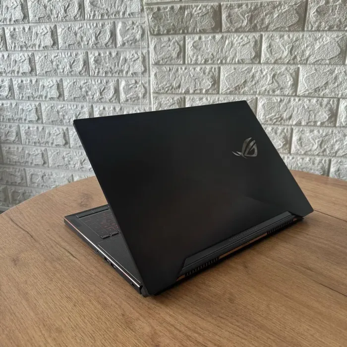 Ігровий ноутбук Asus ROG Zephyrus GX501VIK / 15.6" (1920x1080) IPS / Intel Core i7-7700HQ (4 (8) ядра по 2.8 - 3.8 GHz) / 16 GB DDR4 / 512 GB SSD / nVidia GeForce GTX 1080 Max-Q, 8 GB GDDR5, 256-bit / WebCam б/в - зображення 6