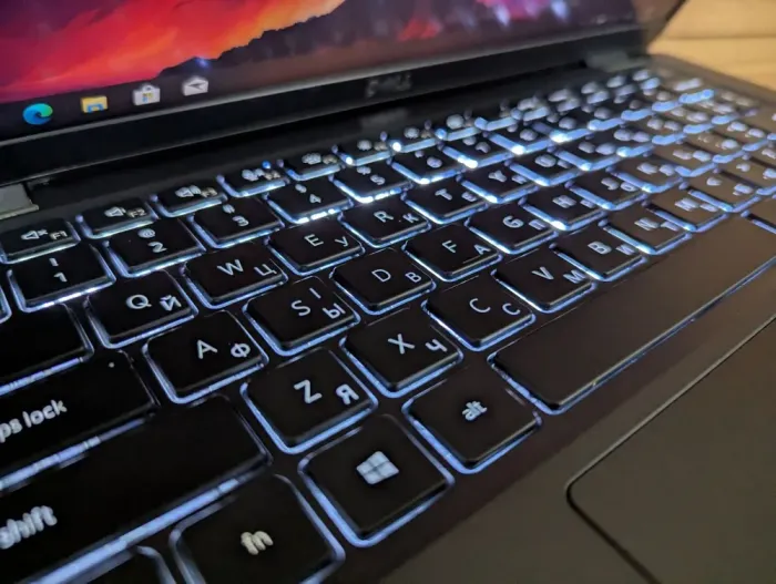 Ультрабук Б-клас Dell Latitude 7410 / 14" (1920x1080) IPS / Intel Core i7-10810U (6 (12) ядер по 1.1 - 4.9 GHz) / 16 GB DDR4 / 256 GB SSD / Intel UHD Graphics / WebCam / Windows 10 б/в - зображення 6