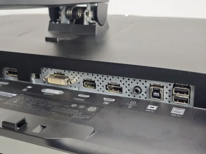 Монітор Б-клас Dell UltraSharp U3014T / 30" (2560x1600) IPS / 1x HDMI, 2 xDP, 1x miniDP, 1x DVI, 5x USB 3.0, 1x Audio / VESA 100x100 б/в - зображення 5