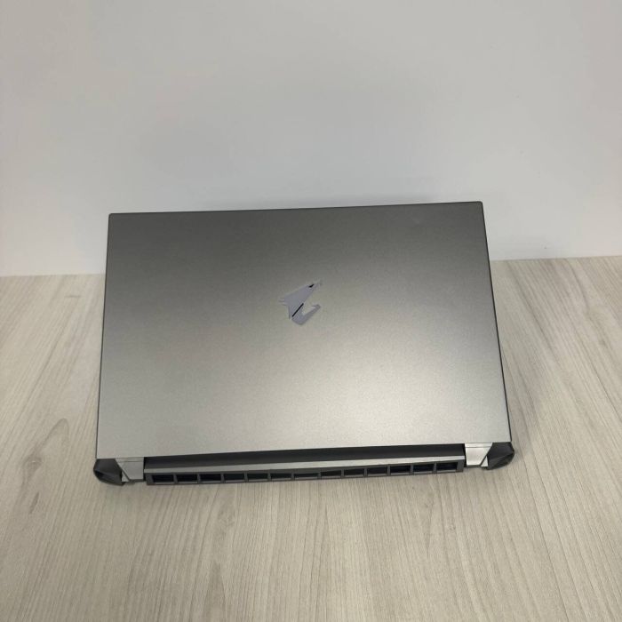 Ігровий ноутбук Gigabyte Aorus 17G XC / 17.3" (1920x1080) IPS / Intel Core i7-10870H (8 (16) ядер по 2.2 - 5.0 GHz) / 32 GB DDR4 / 512 GB SSD NVMe / nVidia GeForce RTX 3070, 8 GB GDDR6, 256-bit / WebCam б/в - зображення 3