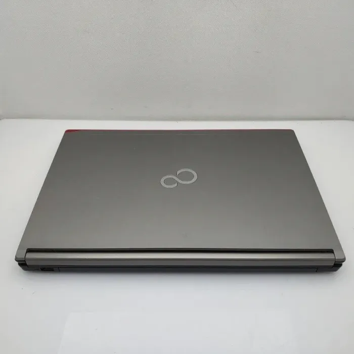 Нетбук Б-клас Fujitsu LifeBook E746 / 14" IPS / Core i7-6600U (2(4) ядра по 2.6-3.4GHz) / 8GB DDR4 / 120GB SSD / HD Graphics 520 / WebCam / Win 10 Pro б/в - зображення 3