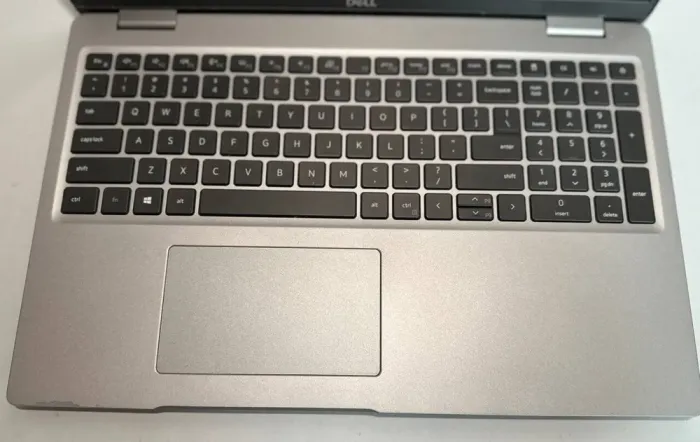 Ультрабук Б-клас Dell Latitude 5520 / 15.6" (1920x1080) IPS / Intel Core i5-1145G7 (4 (8) ядра по 2.6 - 4.4 GHz) / 16 GB DDR4 / 256 GB SSD / Intel Iris Xe Graphics / WebCam / Win 11 Pro б/в - зображення 7