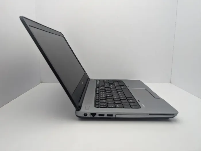 Ноутбук Б-клас HP ProBook 640 G1 / 14" (1366x768) TN / Intel Core i3-4000M (2 (4) ядра по 2.4 GHz) / 8 GB DDR3 / 120 GB SSD / Intel HD Graphic 4600 / WebCam б/в - зображення 4