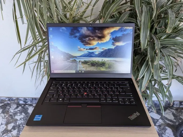 Ультрабук Lenovo ThinkPad E14 Gen 2 / 14" (1920x1080) IPS / Intel Core i5-1135G7 (4 (8) ядра по 4.3 GHz) / 16 GB DDR4 / 256 GB SSD / nVidia GeForce MX450, 2 GB GDDR6, 64-bit / WebCam б/в - зображення 2