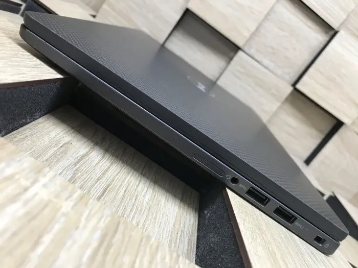 Ультрабук Б-клас Dell Latitude 7410 / 14" (1920x1080) IPS / Intel Core i5-10210U (4 (8) ядра по 1.6 - 4.2 GHz) / 8 GB DDR4 / 256 GB SSD M.2 / Intel UHD Graphics / WebCam / Windows 10 б/в - зображення 6