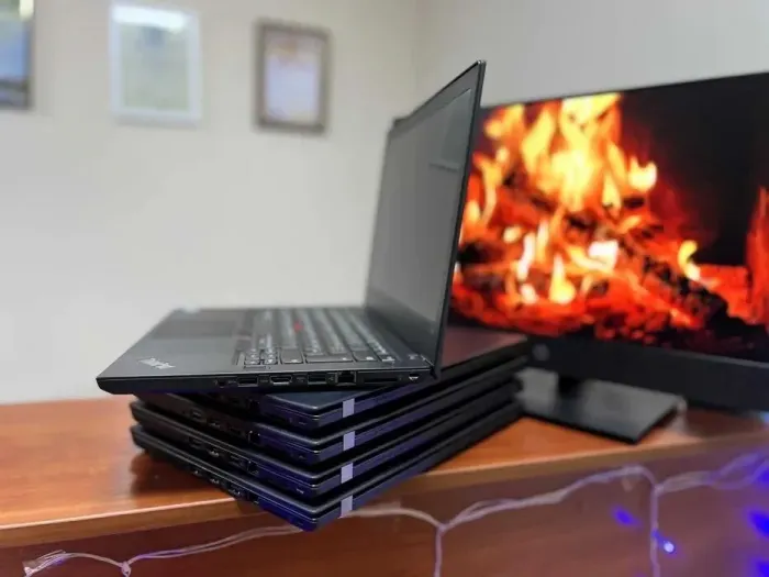 Ноутбук Lenovo ThinkPad T470 / 14" (1920x1080) IPS / Intel Core i7-6600U (2 (4) ядра 2.6 - 3.4 GHz) / 8 GB DDR4 / 256 GB SSD / Intel HD Graphics 520 / WebCam / Fingerprint / HDMI / Две АКБ / Windows 10 б/в - зображення 4