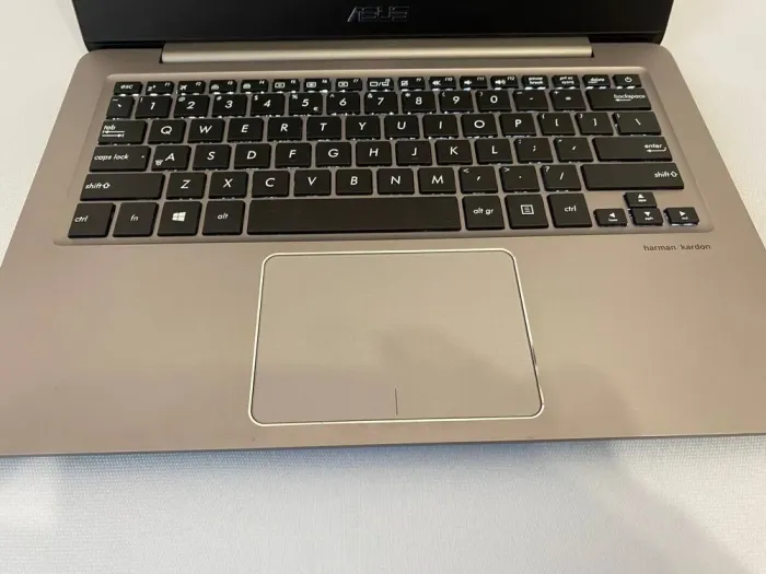 Ультрабук Asus ZenBook UX310UA / 13.3" (1920x1080) TN / Intel Core i3-6100 (2 (4) ядра по 3.7 GHz) / 8 GB DDR4 / 240 GB SSD / Intel HD Graphics 530 / WebCam б/в - зображення 4