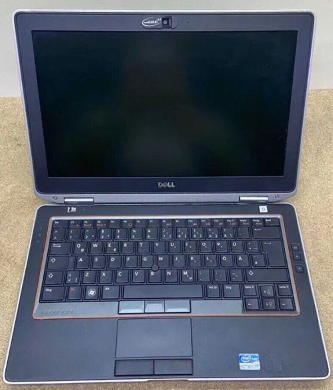 Ультрабук Б-клас Dell Latitude E6320 / 13.3" (1366x768) TN / Intel Core i5-2520M (2 (4) ядра по 2.5 - 3.2 GHz) / 16 GB DDR3 / 240 GB SSD / Intel HD Graphics 3000 / WebCam б/в - зображення 2