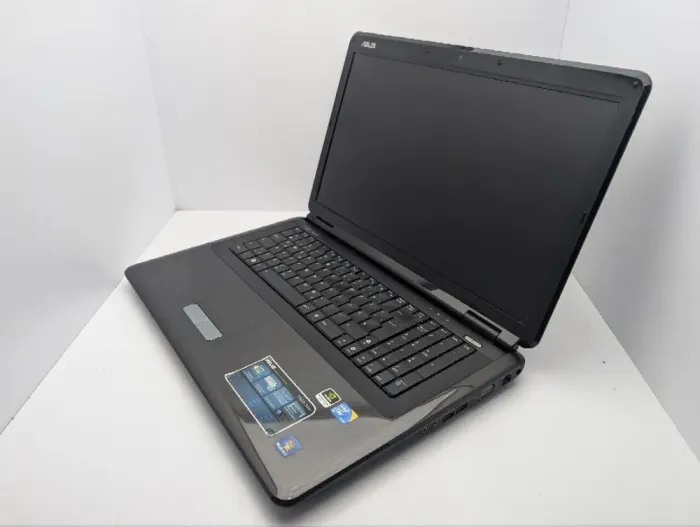 Ноутбук Asus K70 / 17.3" (1600x900) TN / Intel Core 2 Duo T6600 (2 ядра по 2.2 GHz) / 4 GB DDR2 / 320 GB HDD / nVidia GeForce 220M, 1 GB GDDR2, 128-bit / WebCam / DVD-ROM б/в - зображення 6