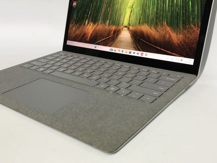 Ультрабук Microsoft Surface Laptop 2 1769 / 13.5" (2256x1504) IPS Touch / Intel Core i7-8650U (4 (8) ядра по 1.9 - 4.2 GHz) / 16 GB DDR4 / 512 GB SSD NVMe / Intel UHD Graphics 620 / WebCam / Win 11 Pro б/в - зображення 9
