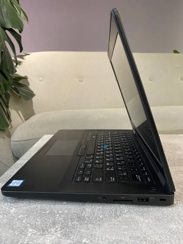 Ультрабук Dell Latitude E5470 / 14" (1920x1080) TN / Intel Core i5-6300HQ (4 ядра по 2.3 - 3.2 GHz) / 8 GB DDR4 / 256 GB SSD / Intel HD Graphics 530 / WebCam / Win 10 б/в - зображення 5